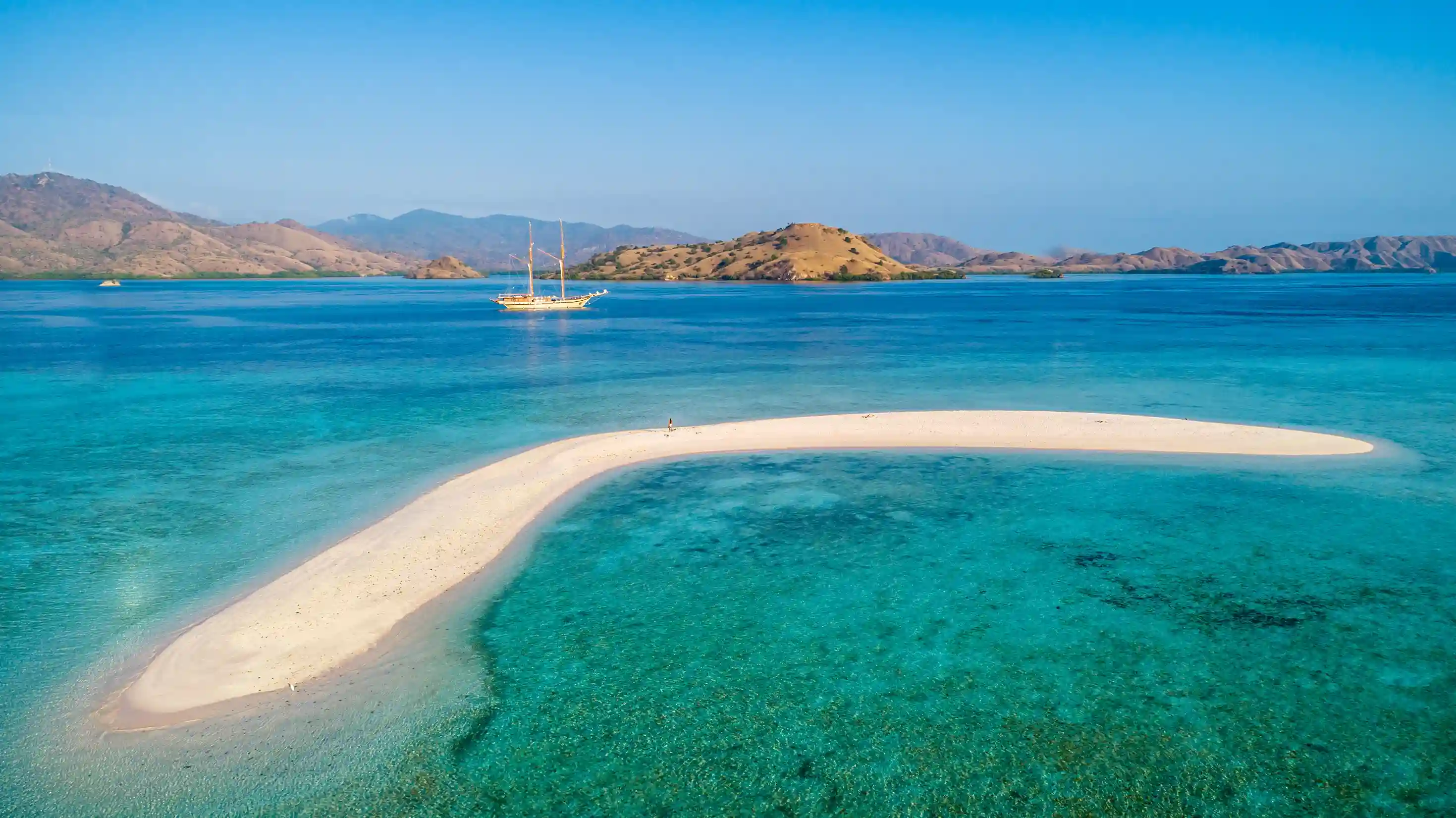 Taka Makassar | Komodo Tour | Bali Komodo Trips